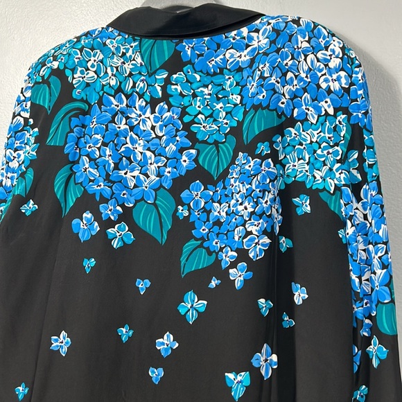 Bob Mackie Silk Black, Blue Floral Button Down Shirt size XL- vintage like new - Picture 6 of 12